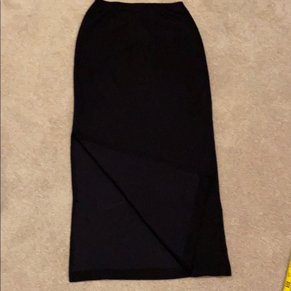 Long black stretchy skirt left side slit - Picture 5 of 9
